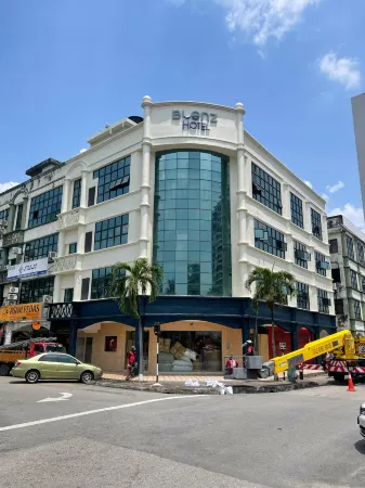 Blenz Hotel Отели рядом с достопримечательностью «Terminal Bersepadu Selatan»