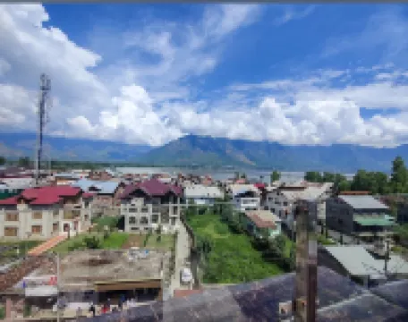 เลค เซเรเนด