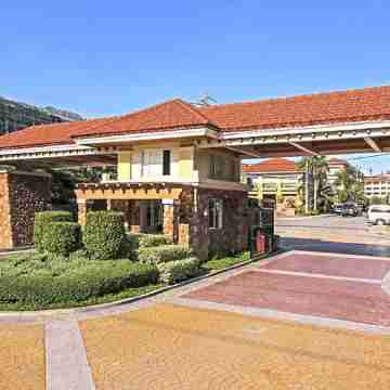 2BR Italian-inspired Apt Manila, Balcony Pool View Hotel Exterior