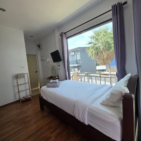ANATANA KOH LARN