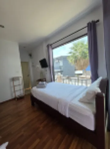 ANATANA KOH LARN