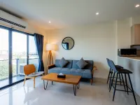 Aster Canopy Suites & Living ラヨーンのホテル
