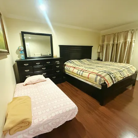 Monterey Park Master Suite | Private Bath | Free Parking Отели рядом с достопримечательностью «Монтерей Парк Рекреэйшен»