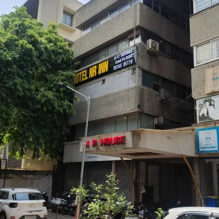 Hotel NR INN Отели рядом с достопримечательностью «Мост Nehru»