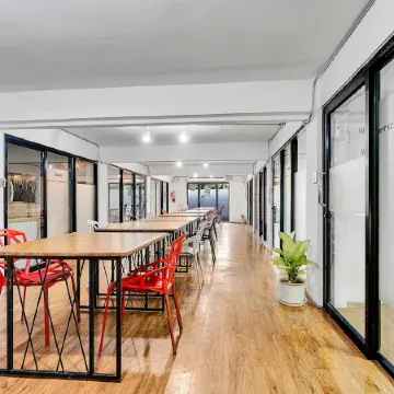 Chill Inn Bangkok Отели рядом с достопримечательностью «Станция надземного метро Ekkamai»