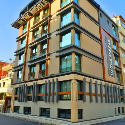 In The Middle Hotel Hotels near Pearl Diving Center | Since 1999