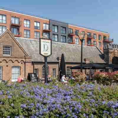 2 bed flat, dedicated workspace, Parking, 4KTV Others