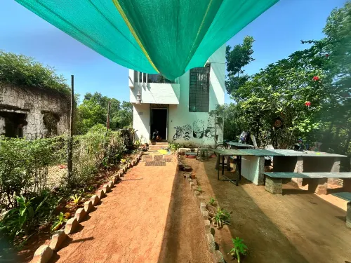 The Last Stop Backpackers Hostel فنادق في Bommayapalayam
