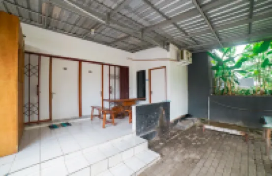 Halona Taraman Guest House by Yurooms
