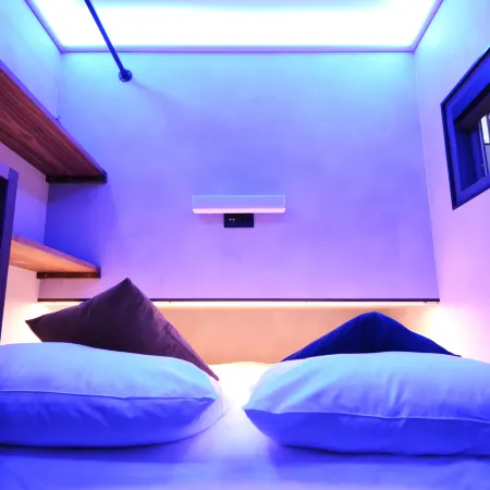 The Hyve Capsule Hostel Amsterdam Отели рядом с достопримечательностью «Слотерварт»