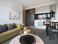 Modern Hawthorn 1BR Walk to Cafes & Transport 霍索恩區酒店