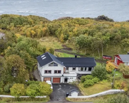 Lofoten Aurora House | Cozy & Private Stay with Fireplace Hotels in Vagan