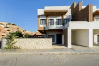 Golden 4BR Pool Villa - Inns