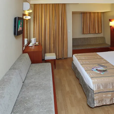 Julian Club Hotel