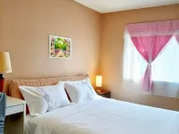 Cozy Home in Vancouver Hotels near Strathcona