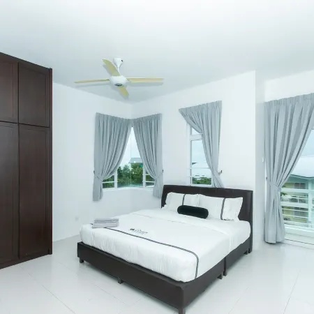 Beach side spacious 5BR 20pax pool house