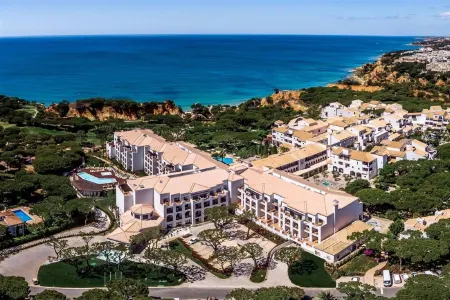 Pine Cliffs Village Отели рядом с достопримечательностью «Пляж Фалезия»