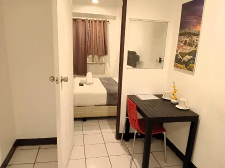 Circuit Suites Отели рядом с достопримечательностью «Нешнел Шрайн оф Сакред Харт»