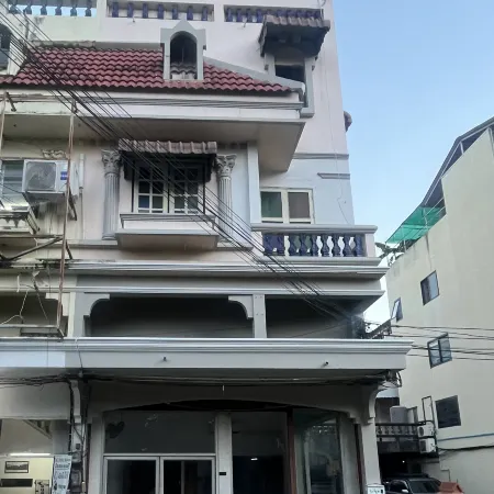 QueenBed, near city ,28 sq.m., near bus stn. Отели рядом с достопримечательностью «Академия Dara»