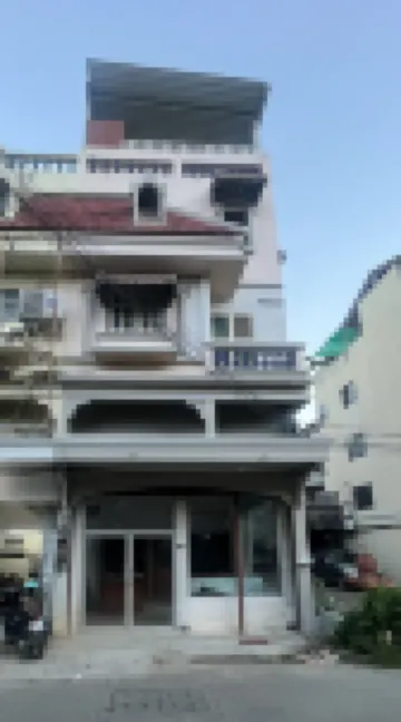 QueenBed, near city ,28 sq.m., near bus stn.