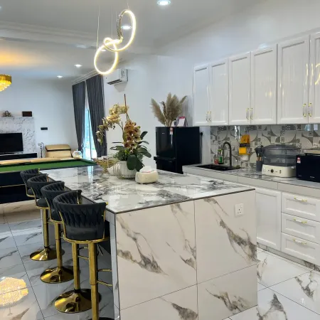 6 BR Villa w Private Swimming Pool Near Klang City
