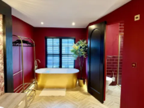 Boutique Studio Gold Bath In The Jewellery Quarter BHM
