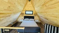 Bangkok A-Frame Cabin | Hot Tub & Mountain Views  Share  Save 酒店
