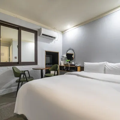 Sinseol M Hotels near دونجدامون-جو