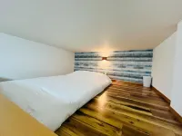 New opening! About a 5-minute drive to Marine Messe | Loft space for up to 4 guests - 3-Star