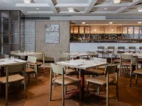 Bayside Geelong Hotel & Apartments, an Ascend Collection Hotel Hotels near The Carousel