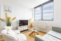 2BR Flat Old Trafford & MediaCity Parking Included - 4-Star