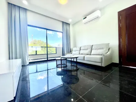 SKY HOTEL Sihanoukville - Cinema Rooms & Apartments - FREE LAUNDRY Отели рядом с достопримечательностью «University of Management and Economic»