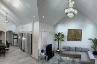 Tropical House Hotels in Las Pinas City