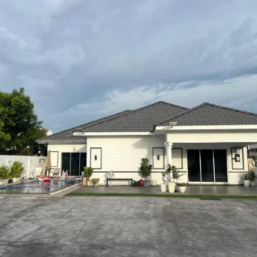 6 BR Villa w Private Swimming Pool Near Klang City
