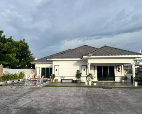 6 BR Villa w Private Swimming Pool Near Klang City Hotels in Klang
