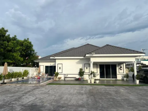 6 BR Villa w Private Swimming Pool Near Klang City