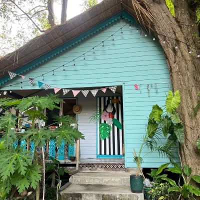 Benny family’s beach hostel Отели рядом с достопримечательностью «Залив Каранг»