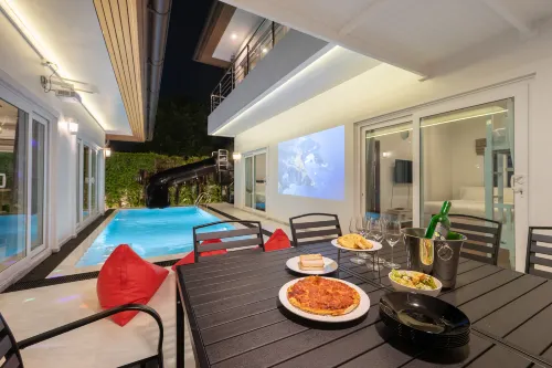 Cozy Breeze Pool Villa Pattaya
