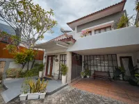 Monggo Nginep @Kotagede 5 Rooms with Tropical Pool Hotels in Kotagede