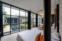Rouge - Loft Minado - บังกะโล
