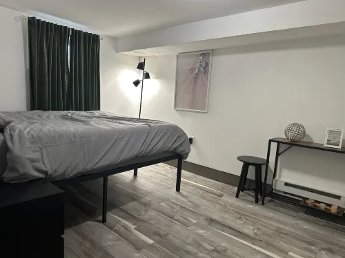 Quincy master room with private entrance - Bãi đậu xe