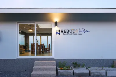 Reboot Retreat Beach Resort, Restaurant, and Coffee Shop Hotel di 
