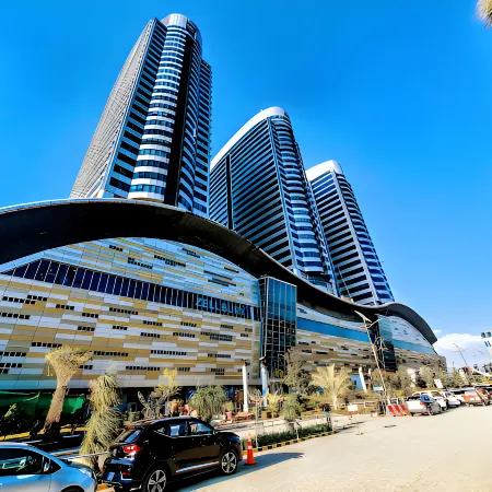 Centaurus Hotel Suites Отели рядом с достопримечательностью «Торговый центр Centaurus»