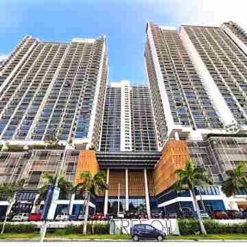 Trefoil Setia Alam 2 Pax with Neftlix Hotel Exterior