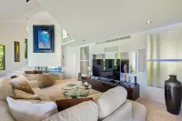 Fireplace Suite - Ocean Views & Beach Access Hotels in Kaiteriteri