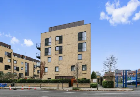 Hybrid Resi - Greenwich Отели рядом с достопримечательностью «Барьер Темзы»