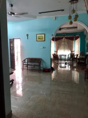 Homestay Tapang فنادق في Lundang