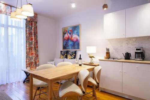 FlamingoHaven | Chic&Renovated 1BRwBalcony | PrimeSpot - Homestays