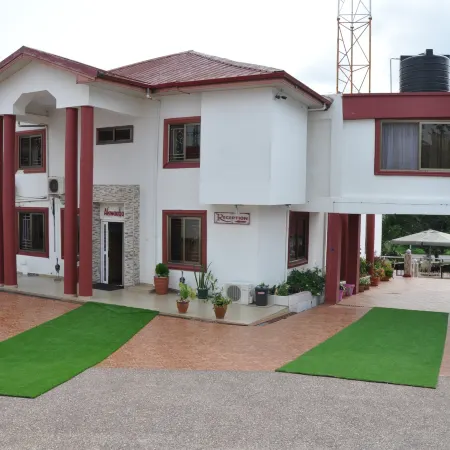 Royal Lee's Hotel