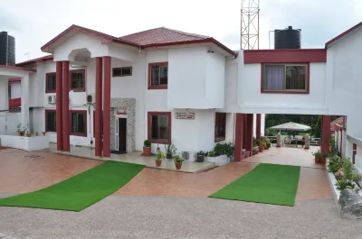 Royal Lee's Hotel